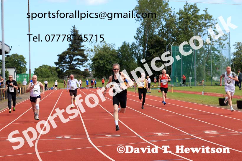 Mens 100 metres, 2024 NE Masters Track and Field Champs., Monkton Stadium, Jarrow.  Photo: David T. Hewitson/Sports for All Pics